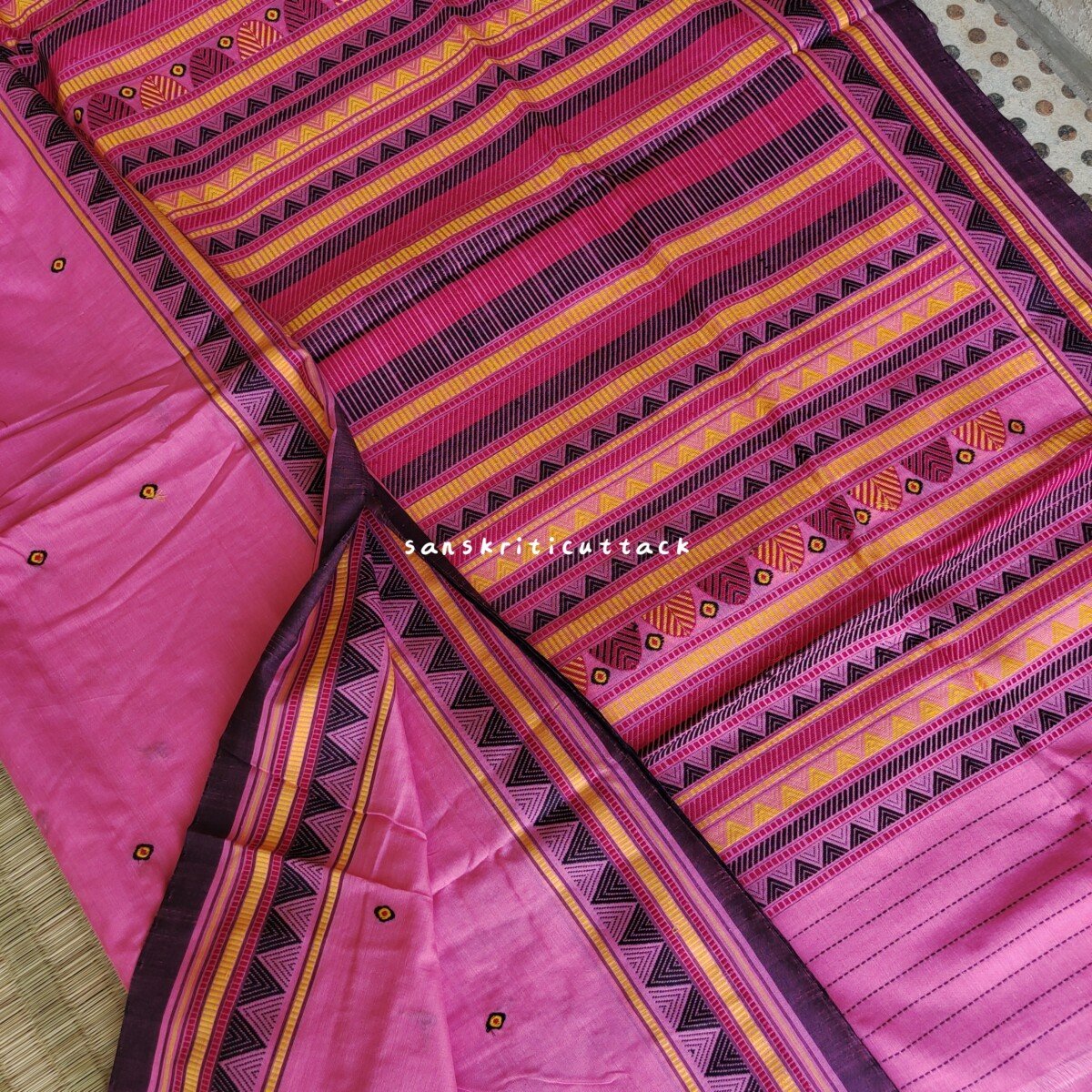 Dongria Saree