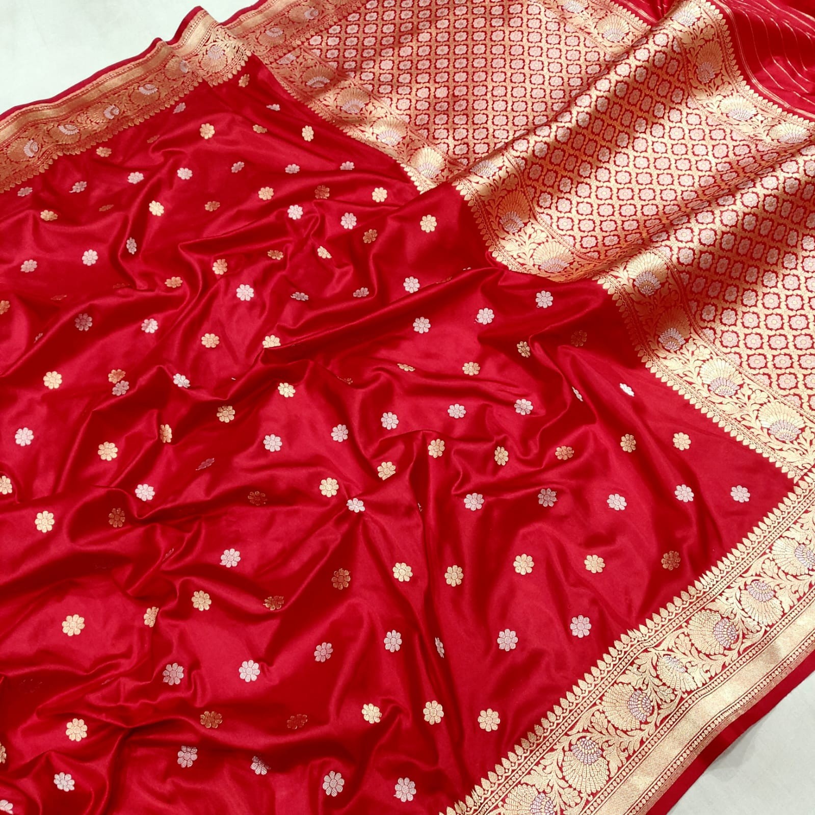 Red Katan Silk Banarasi Saree Red Katan Silk Banarasi Saree