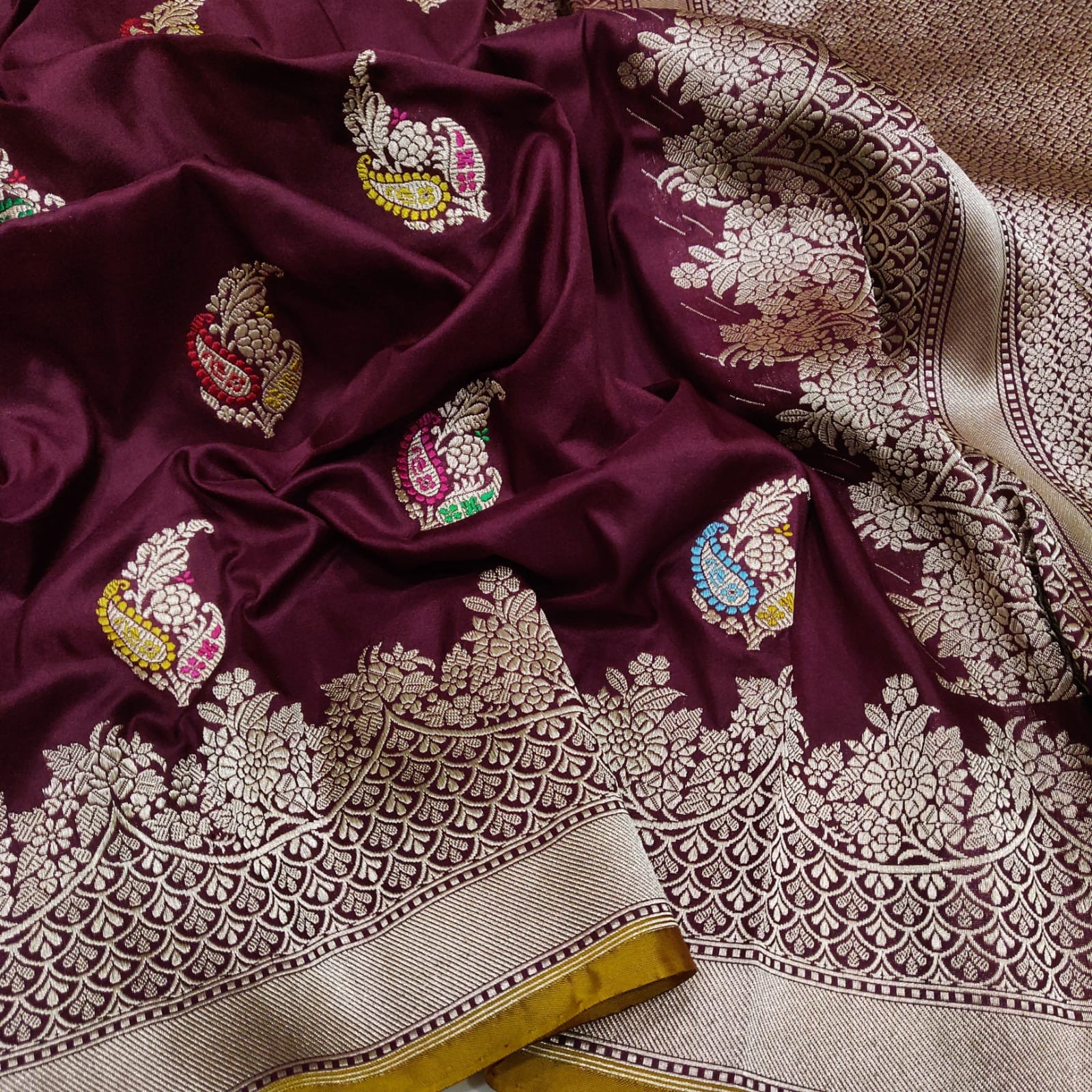 Banarasi Saree: The Epitome of Indian Elegance for Global Fashion Enthusiasts