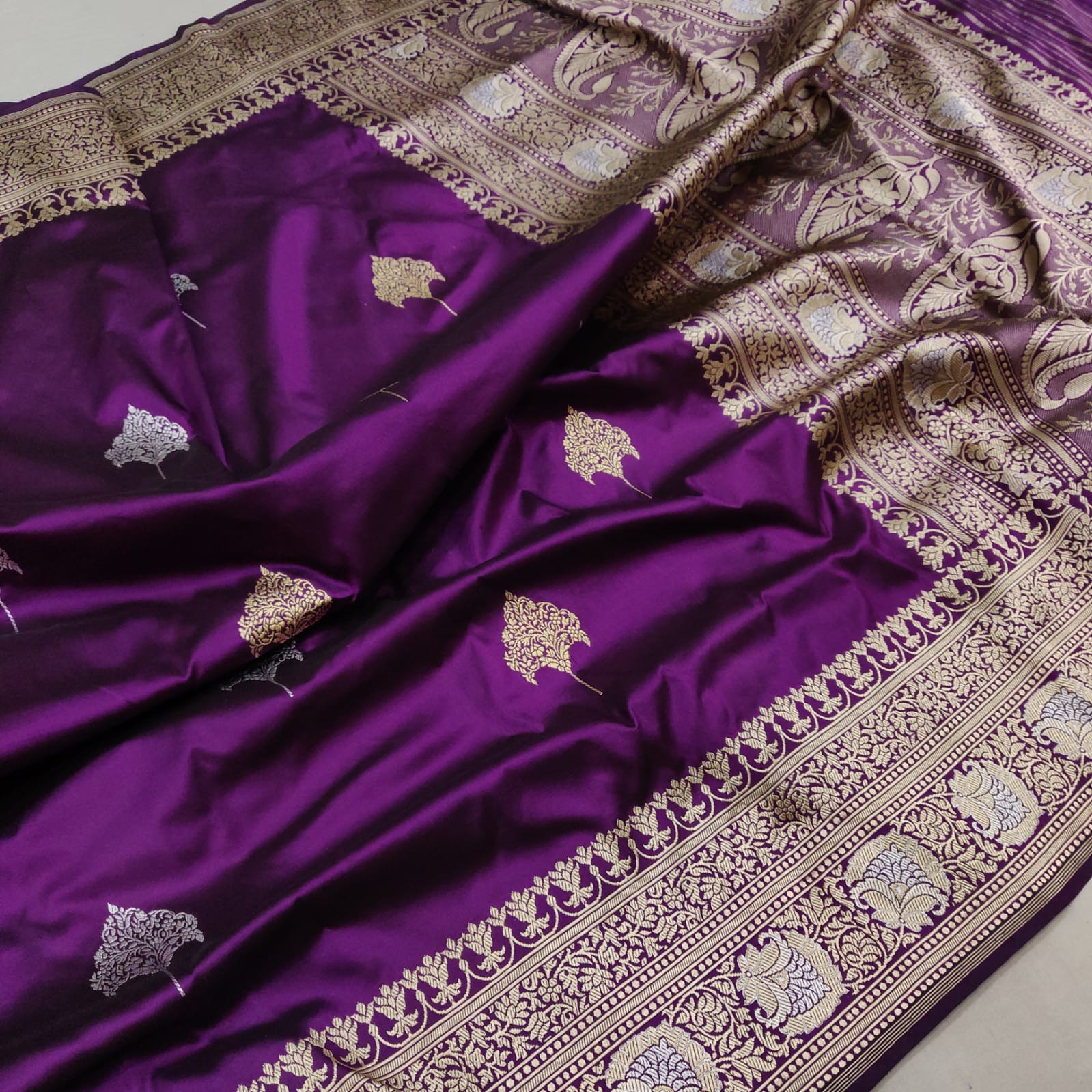 Purple katan silk handwoven Banarasi saree Purple katan silk handwoven Banarasi saree