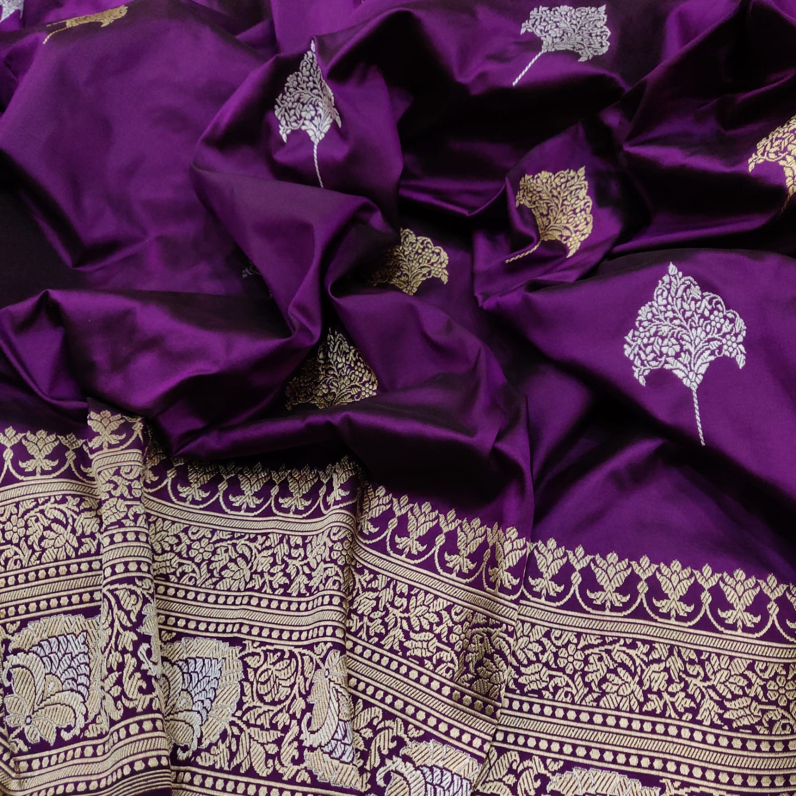Purple katan silk handwoven Banarasi saree Purple katan silk handwoven Banarasi saree