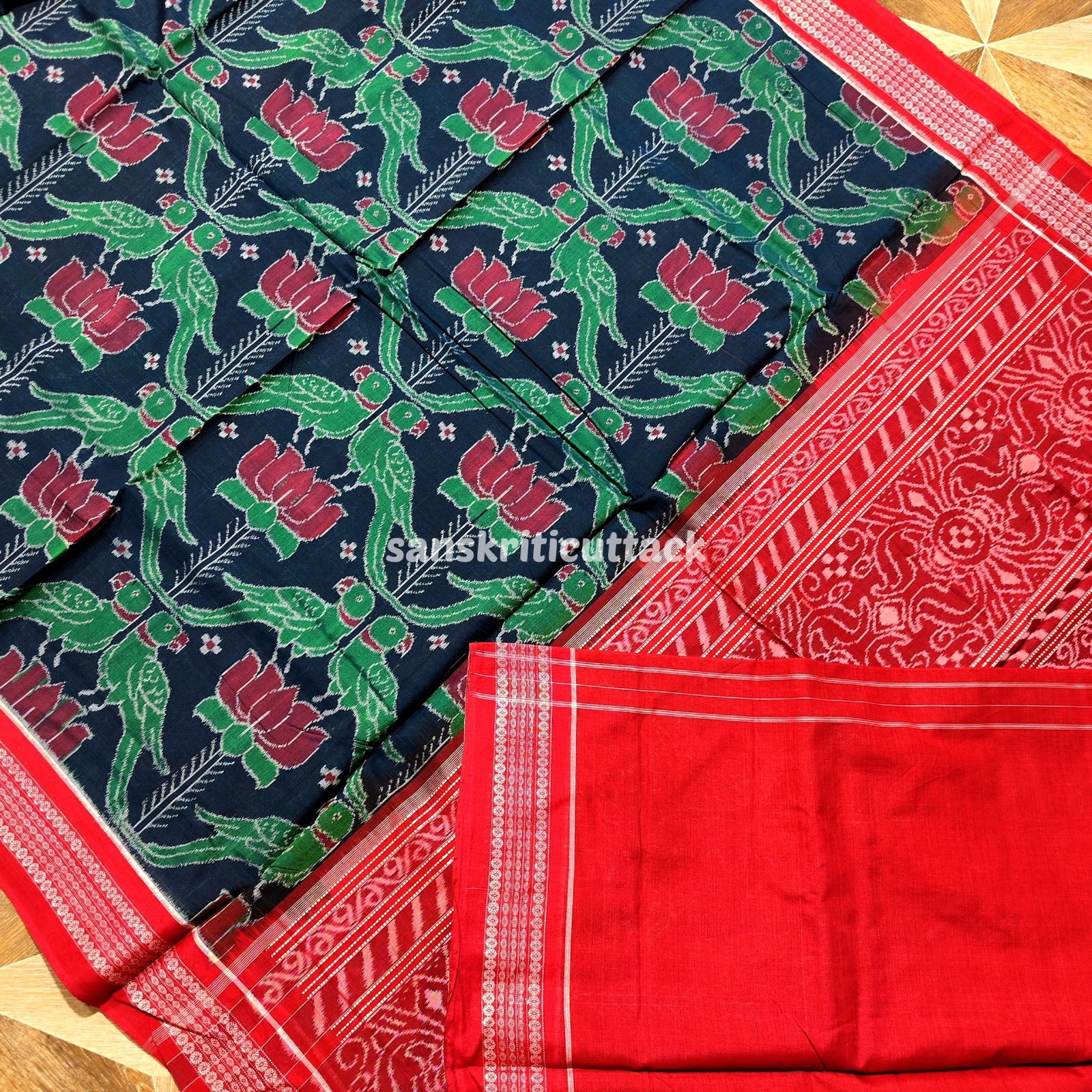 Lotus Parrot Cotton Sambalpuri Saree in Blue and Red - Image 4