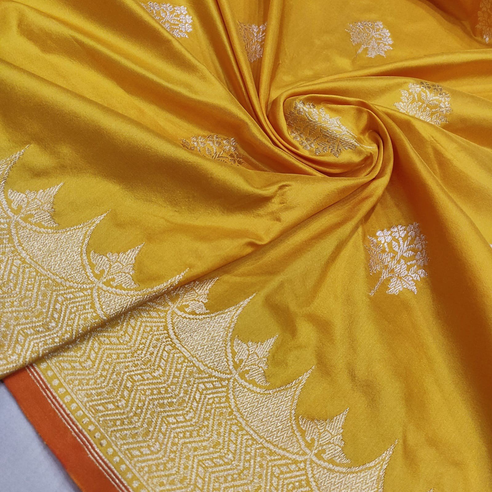 Mustard Katan Silk Handwoven Banarasi Saree - Image 3