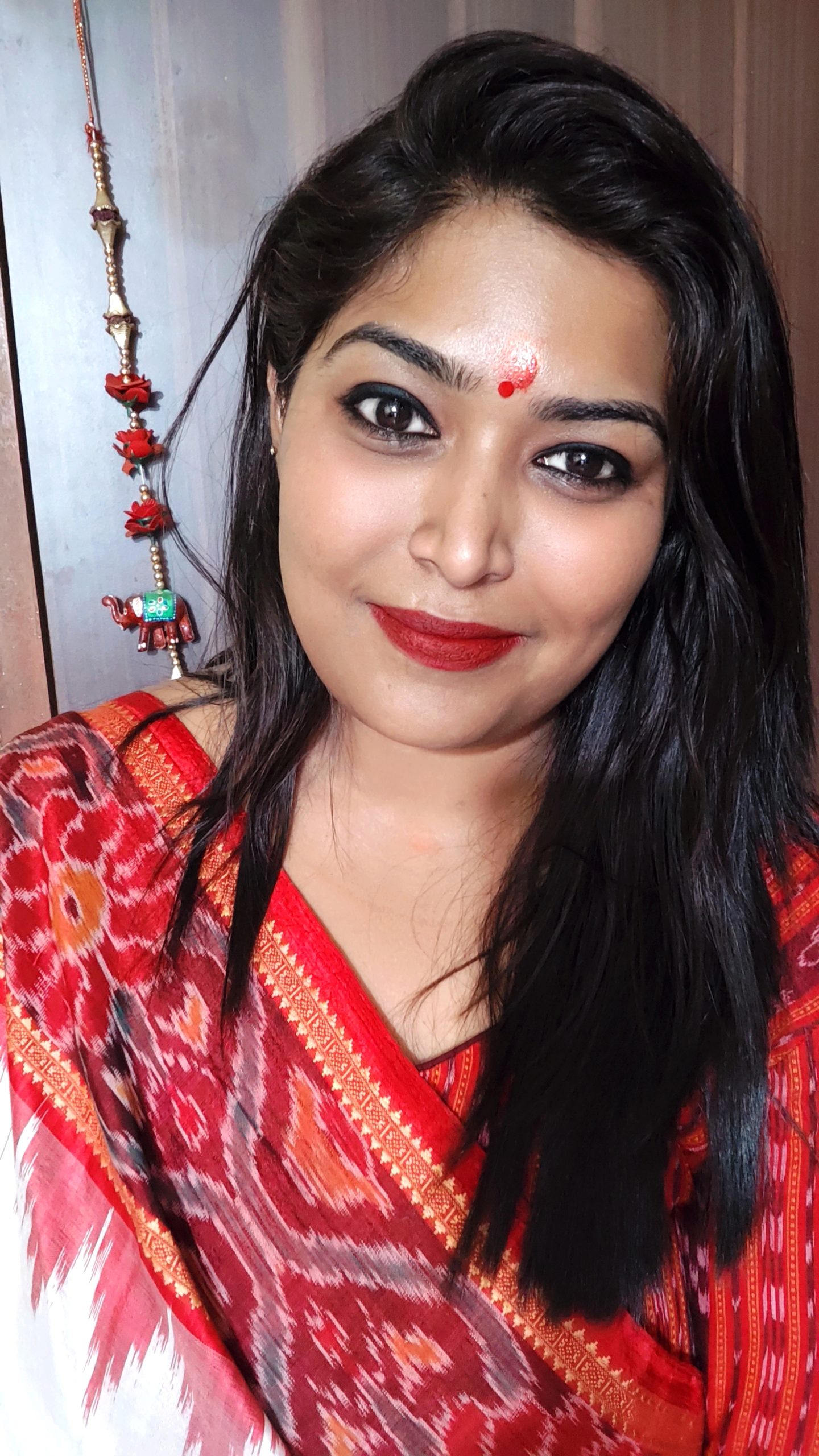 stunning off-white Khandua silk saree