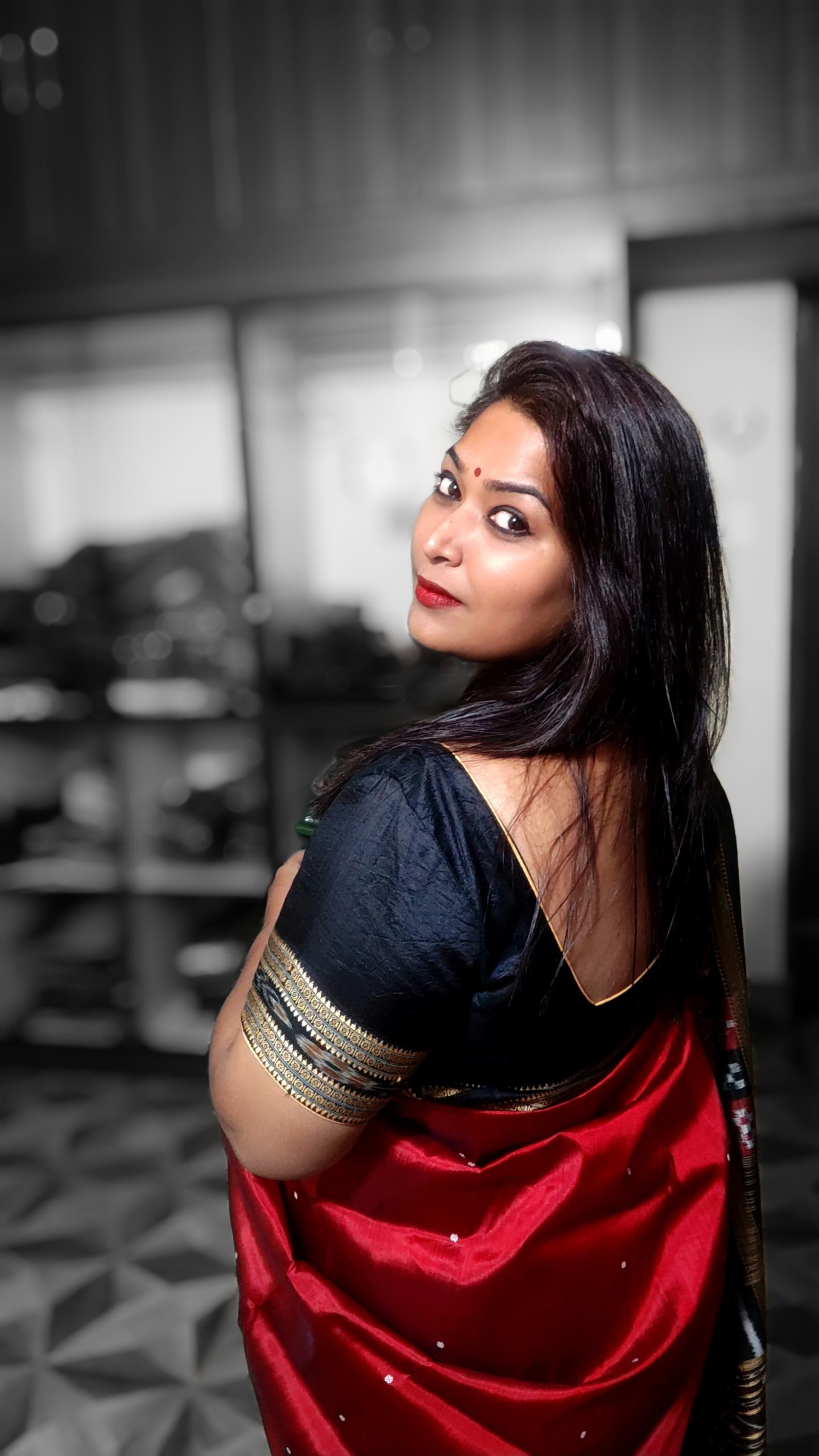 How to Style Handloom Sarees for Festivals Without Heavy Jewelry